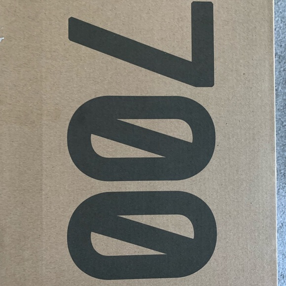 YEEZY 700 - BLUE TINT - Picture 3 of 6